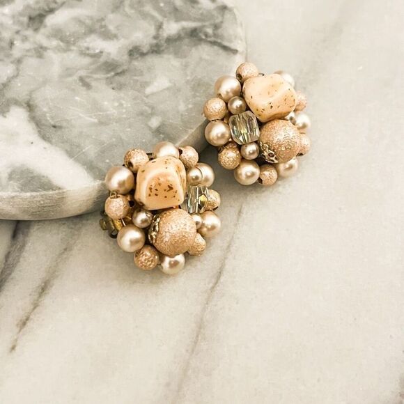 Vintage Signed Japan Bead Cluster Earrings Pale Pink Brass Setting Clip On - Picture 3 of 7